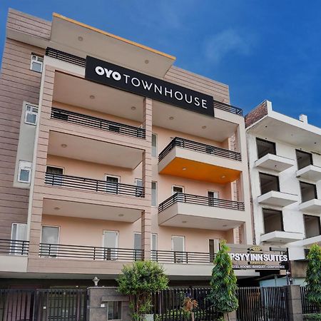 Super Townhouse Sector 57 Near Bestech Central Square Mall Gurgaon Exterior foto
